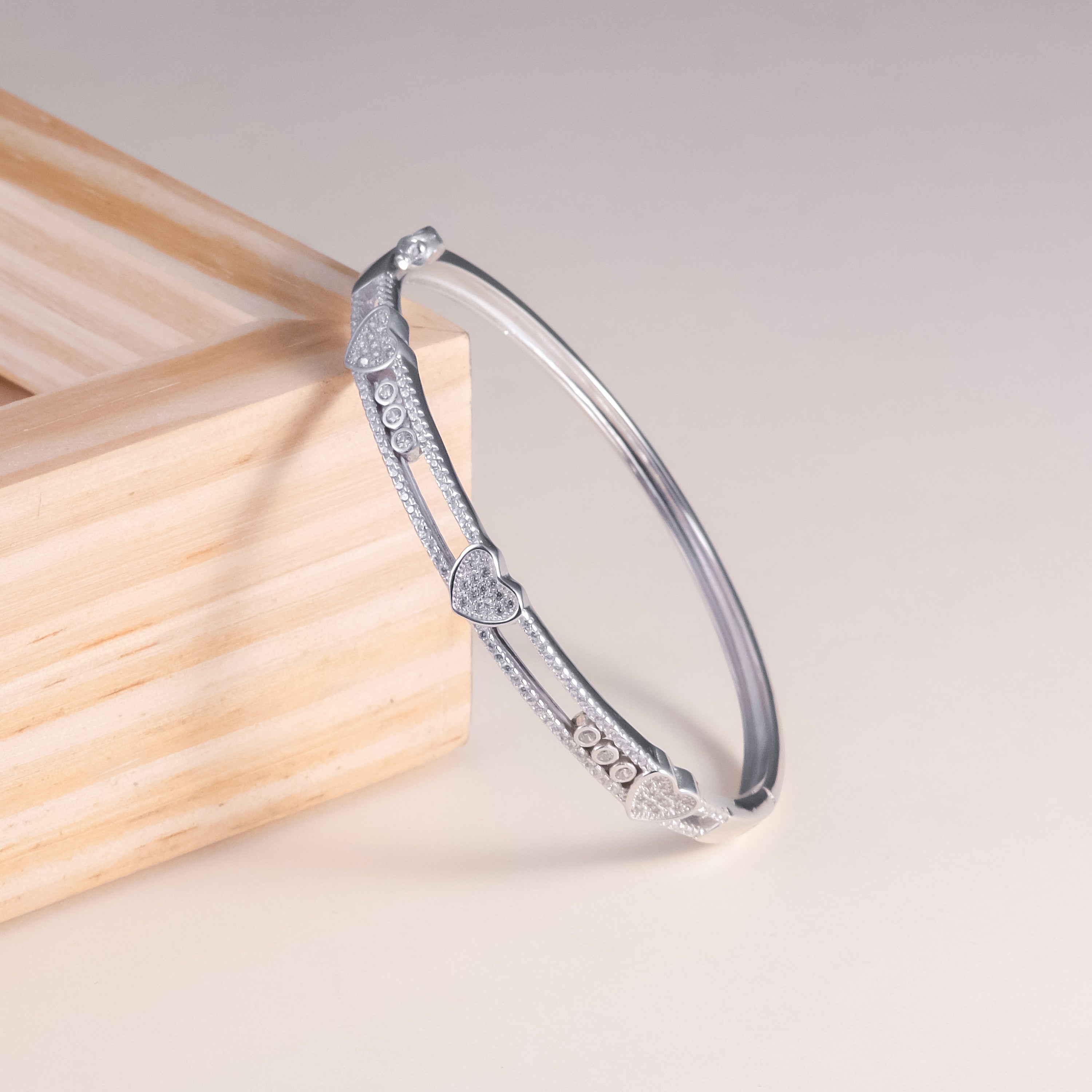 Silver Heart Moving Stone Bracelet