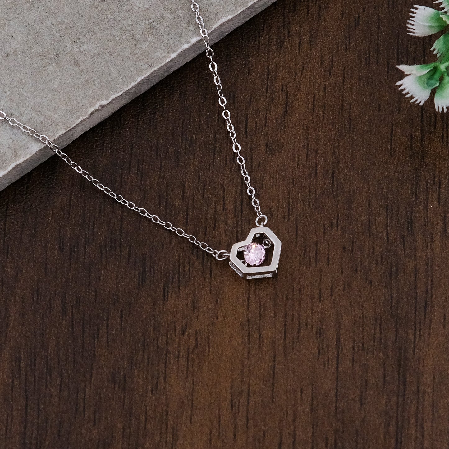 Silver Dancing Stone Heart set with chain