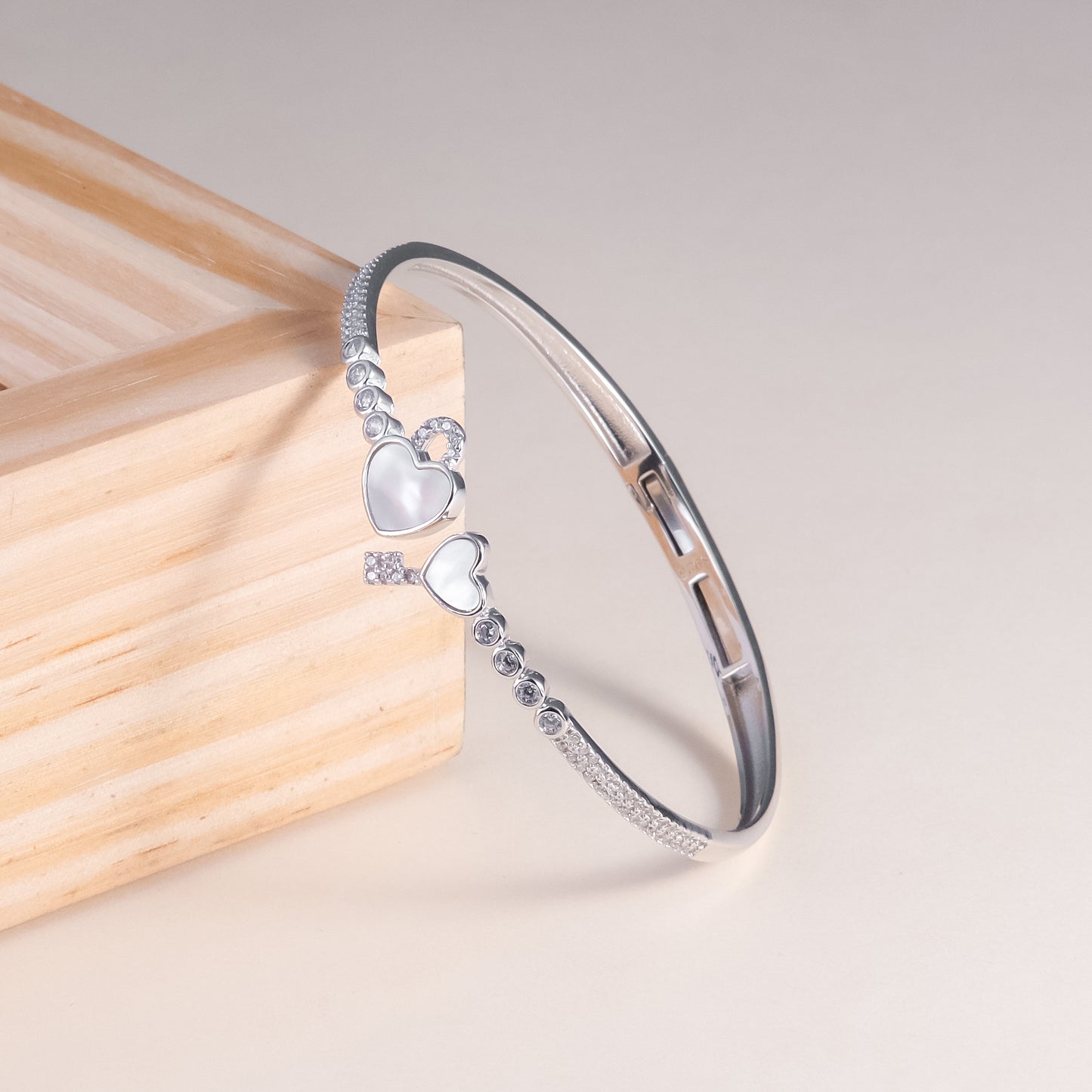 92.5 Silver Heart In Love Bangle Bracelet