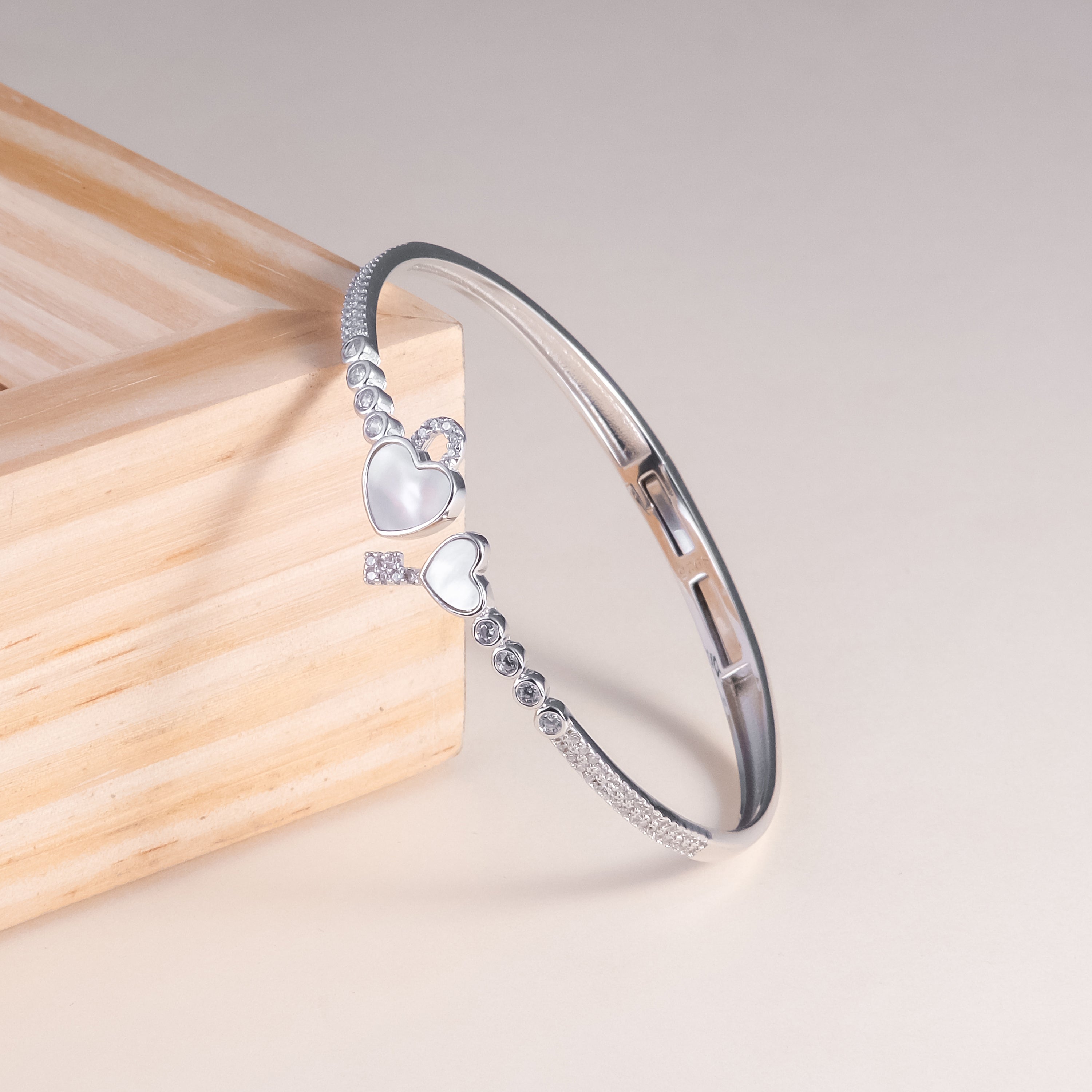 92.5 Silver Heart In Love Bangle Bracelet