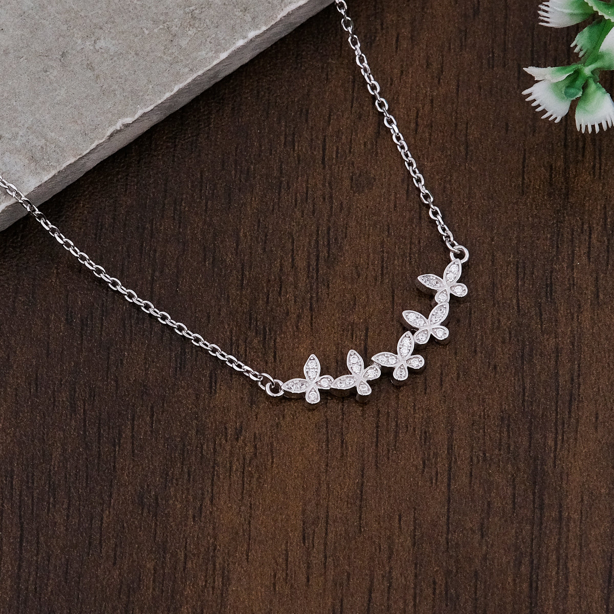 Silver Interlocking Loop Pendant Necklace Chain Set for Women
