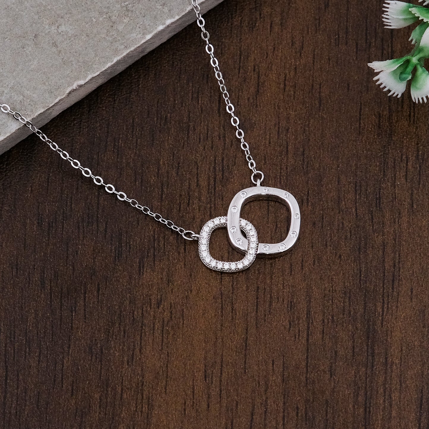 Silver Interlocking loop Pendant Chain set