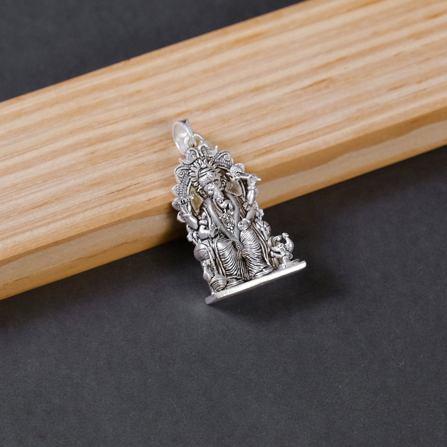 Silver Ganesh Idol Pendant – Detailed Ganpati Design | 9.65g