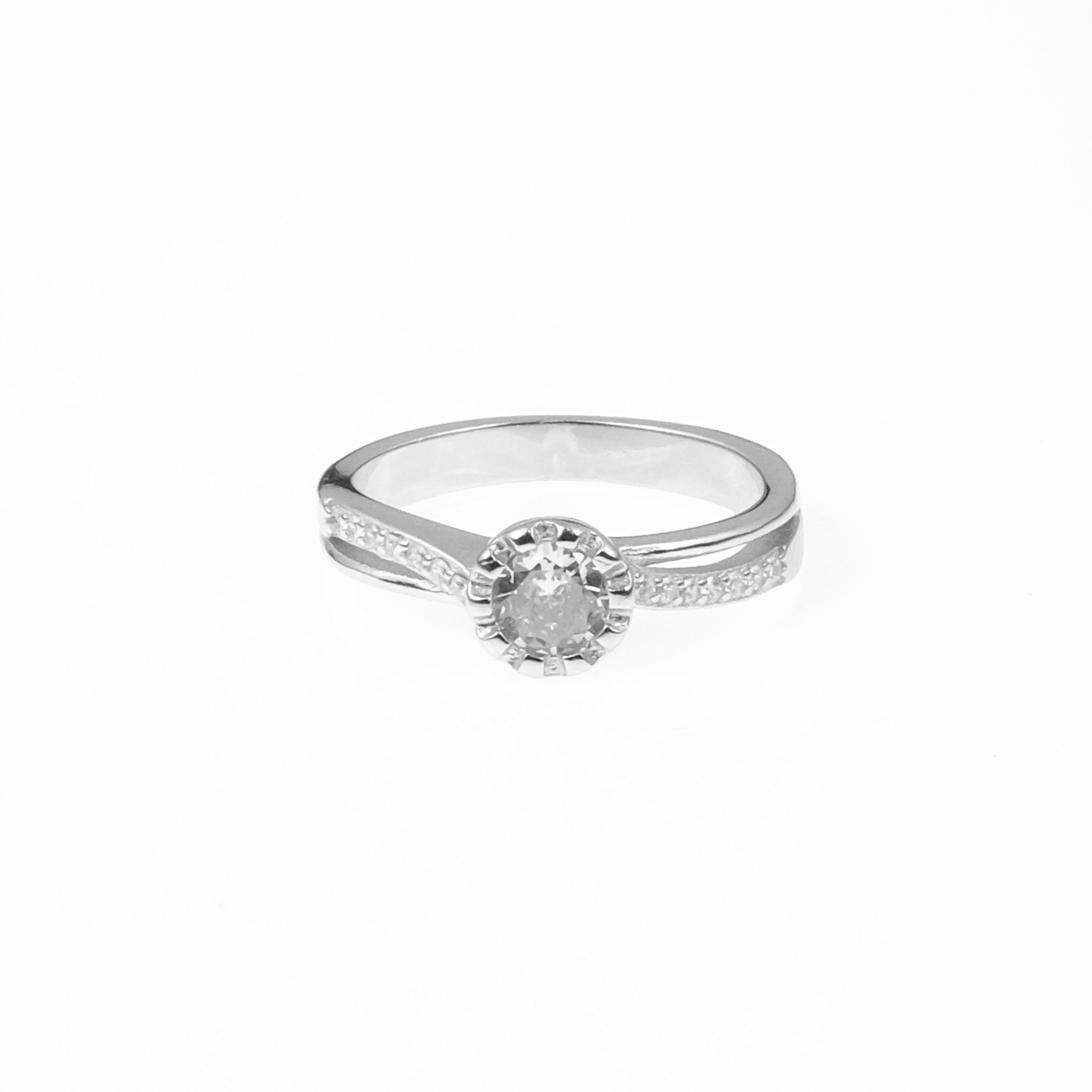 92.5 Sterling Silver Single Solitaire ladice Ring