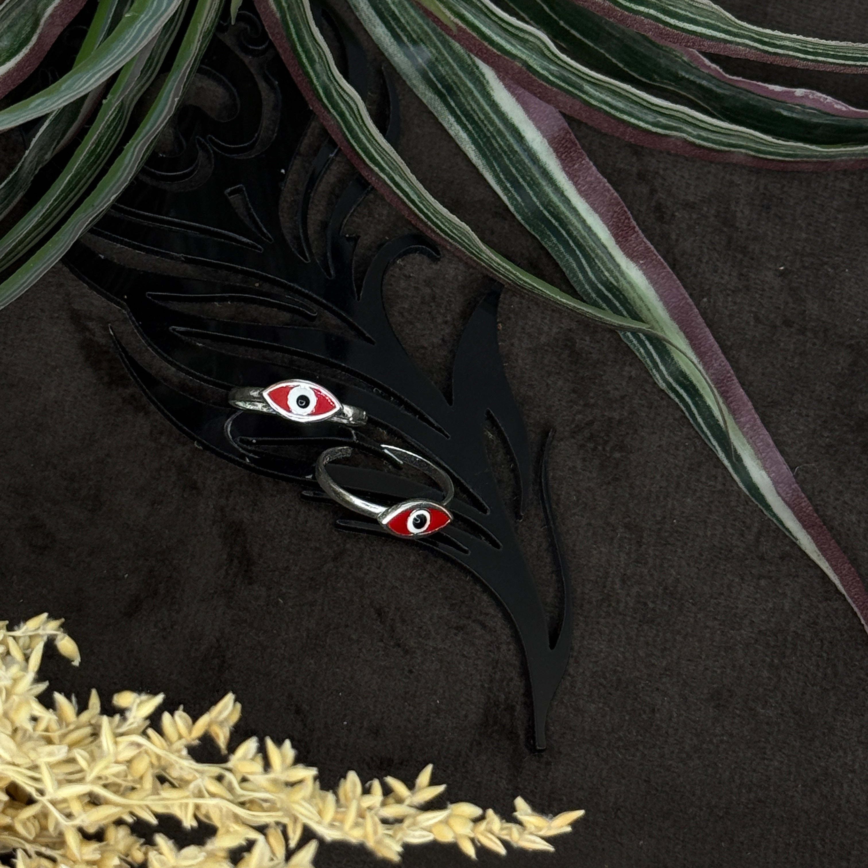 92.5 Silver Toe ring red evil